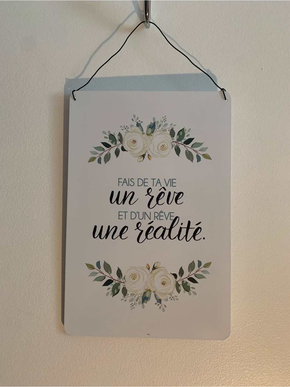 Inspirational Floral Wall Sign in White and Green new without tag